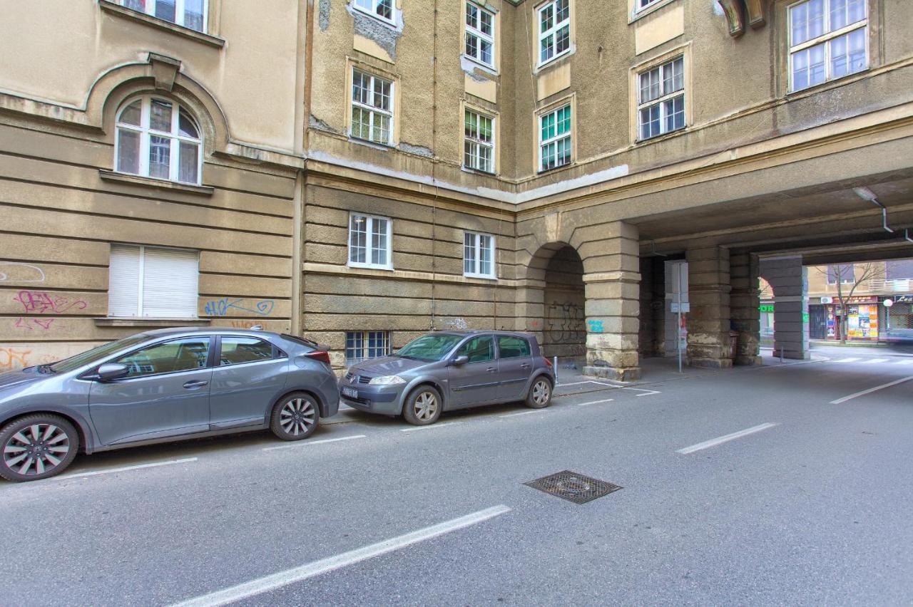 Logo Apartments 5 Min Walk To Main Square Zagreb Exteriör bild